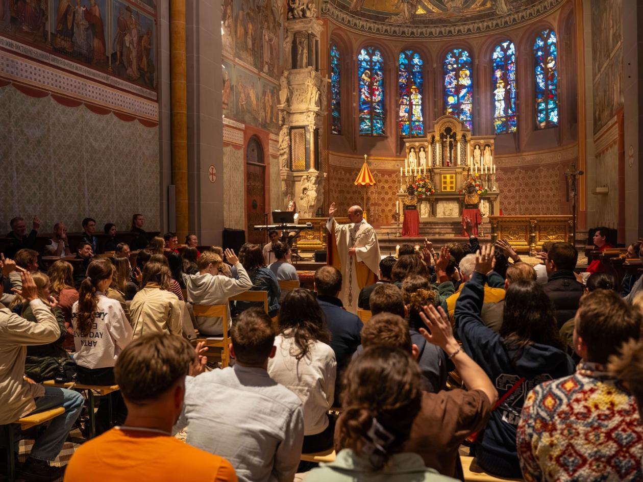 Junge Messe im Hochchor (c) Lukas Schmalenstroer Junge Messe im Hochchor