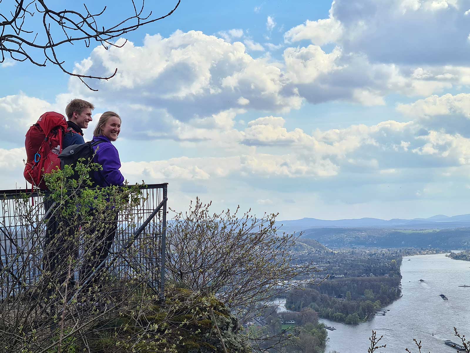 Zwei Menschen am Drachenfels (c) Archivbild Zwei Menschen am Drachenfels